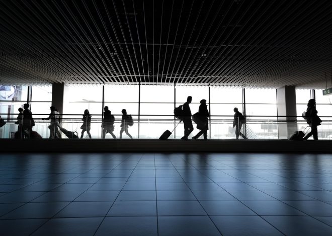 親子出國旅遊攻略：帶小孩自由行不崩潰的10個技巧，從行程安排、行李打包到突發狀況一次搞定